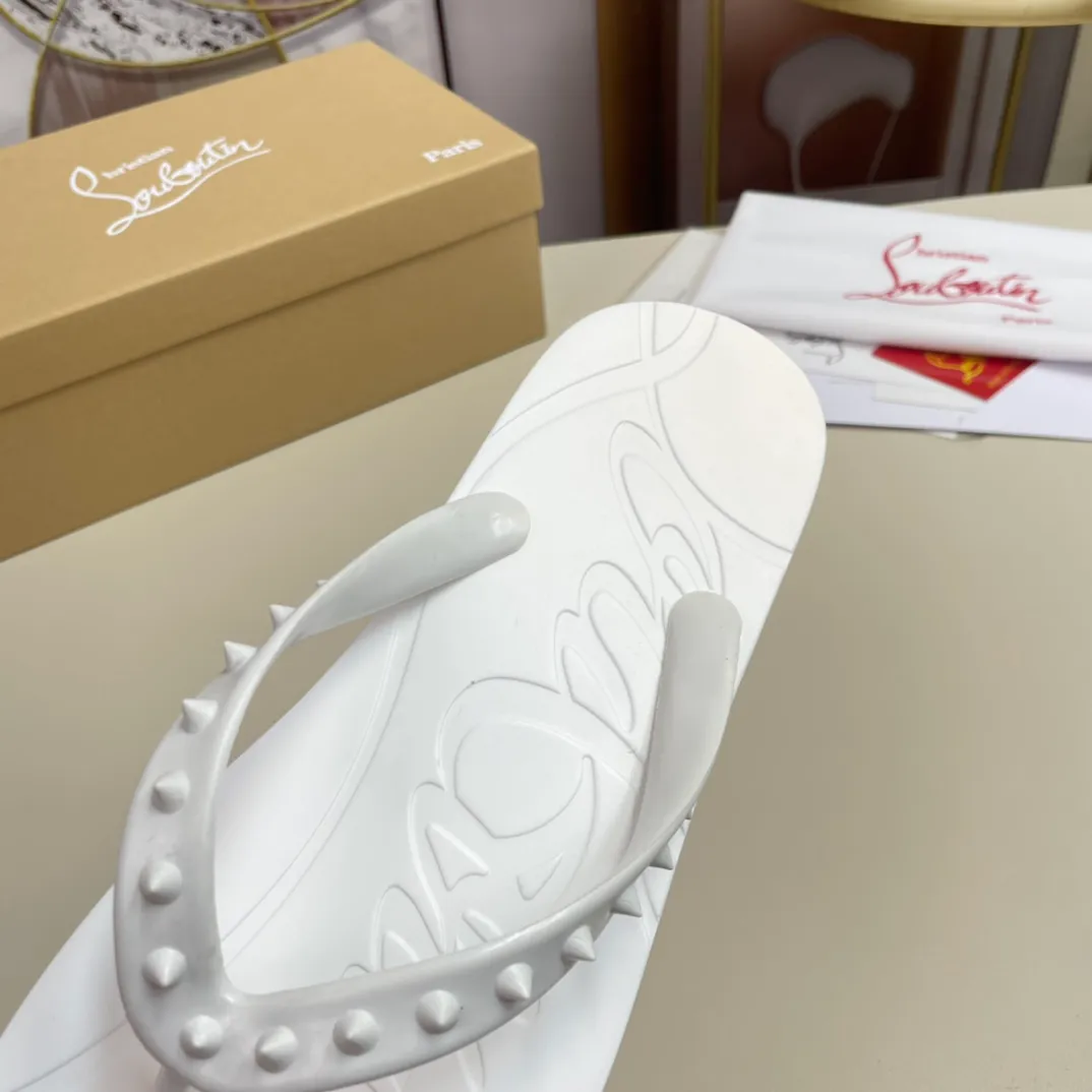 [CL red sole shoes] P: 260💰 size 38-45 Men's classic slippers, made on the official website 1:1, the original factory specializes in original materials ➖ OEM production ➖ Original ultra-light anti-slip outsole. Super fashionable and super comfortable, handsome on the feet, a must-have for men in summer! !